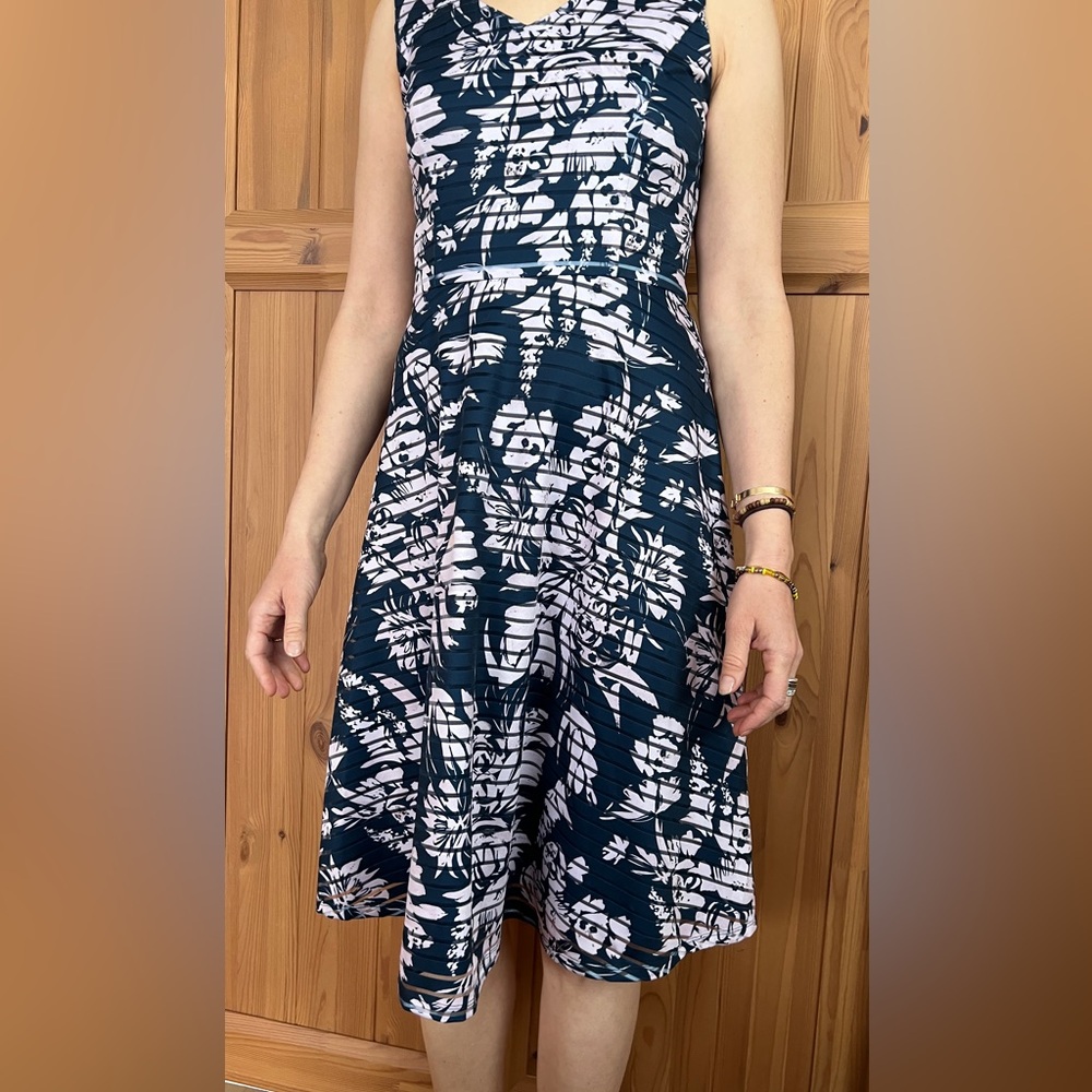 Maggy London Floral Print Sleeveless Dress